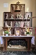 Südlicher Seitenaltar mit geöffneter Blende