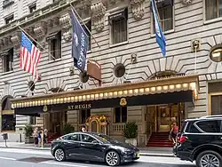 Hoteleingang in der 55th Street am 21. August 2021