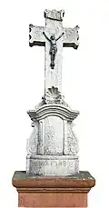 Wegkreuz vor der Kapelle