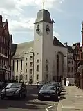An und in der St. Columba's Church fanden in der gleichen Episode Aufnahmen zu Saffys Trauung statt.