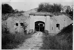 Der Eingang zum Fort du Camp-des-Romains in der Zwischenkriegszeit