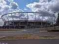 Außenansicht des Stadions im Juli 2019