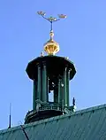 Die Turmspitze mit den drei Kronen