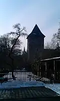 Stadtmauerturm mit Widenkirche im Hintergrund