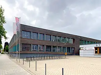 Neubau (2016–19), links vom Eingang