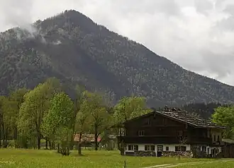Der Staffel, gesehen von Nordosten mit dem Rauthof