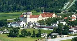 Stift Stams von der Wallfahrtskirche Locherboden oberhalb von Mötz aus gesehen