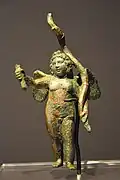 Bronzestatuette des Eros mit Bogen und abgebrochener Fackel