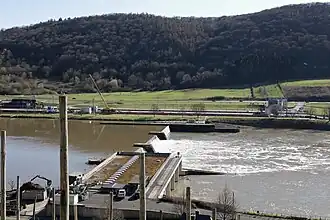 Die Mosel-Staustufe bei Zeltingen