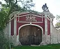 Torbogen am Schloss