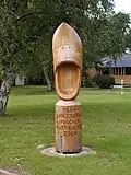 Der Holzschuh vor dem Holzschuhmacherhaus