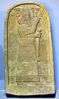 Šamuramats Gatte Schamschi-Adad V. (links) und Sohn Adad-nīrārī III. (rechts)