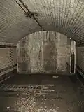 Heutiges Ende des Tunnels, kurz vor der Schwartzkopffstraße. Dahinter befindet sich ein Gasrohr