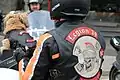 Biker und Hund im Partnerlook
