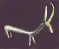 Stierfigur aus Bronze; aus den Grabungen der Herzogin im Jahr 1907.