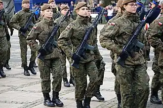 Soldaten der Territorialverteidigung mit Grot-Sturmgewehren