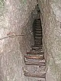 Der drahtseilversicherte Anstieg durch den Stollen