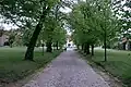 Allee mit Pflasterstraße zum Gutshaus Stolpe