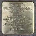 Renata Rahel Drehmel vor der Gärtnerstraße 117