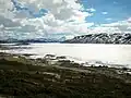 Blick vom nördlichen Seeufer auf den Storeskuta und die Hallingskarvet-Berge