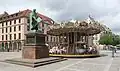 Gutenbergplatz mit Gutenberg-Statue und Karussell