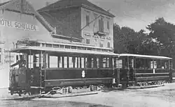 Diagonalstrich als Linienkennfarbe bei der Straßenbahn Bad Homburg vor der Höhe