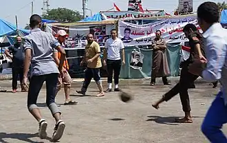 Straßenfußball im Protestcamp.[67]