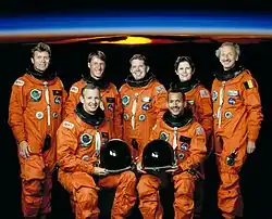 v.&nbsp;l.&nbsp;n.&nbsp;r. Vorne: Brian Duffy, Charles Bolden; Hinten: David Leestma, Michael Foale, Byron Lichtenberg, Kathryn Sullivan, Dirk Frimout