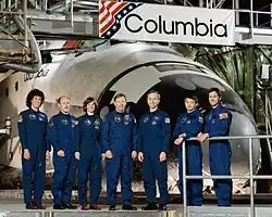 v. l. n. r. Ellen Baker, Kenneth Bowersox, Bonnie Dunbar, Richard Richards, Carl Meade, Eugene Trinh, Lawrence DeLucas