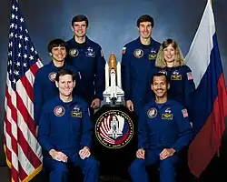 v.&nbsp;l.&nbsp;n.&nbsp;r. Vorne: Kenneth Reightler, Charles Bolden; Mitte: Franklin Chang-Diaz, Jan Davis; Hinten: Ronald Sega, Sergei Krikaljow