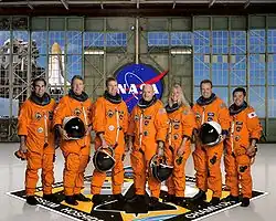 v. l. n. r.: Gregory Chamitoff, Michael Fossum, Kenneth Ham, Mark Kelly, Karen Nyberg, Ronald Garan, Akihiko Hoshide