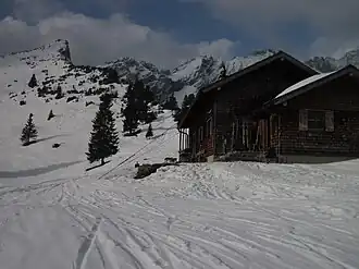Stuibenhütte, links die Stuibenspitze