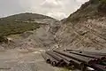 Am See vor Pass: Zustand (5/07): Stillgelegte Baustelle von Straße und Wasser-Pipeline