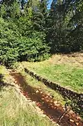 Der Bachlauf unterhalb des Oborský rybník