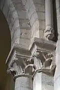Kapitelle und Konsolen