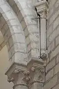 Kapitelle und Konsolen
