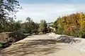 Baustraße zum zukünftigen nördlichen Widerlager, nahe der zukünftigen Talbrücke Denkendorf (Oktober 2012)