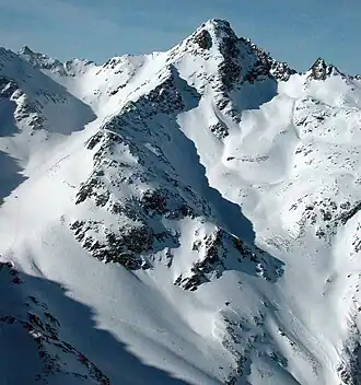 Der Sulzkogel von Osten. Rechts am Grat der Mittagsturm