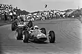 John Surtees und Dan Gurney auf Brabham beim Großen Preis der Niederlande 1964.