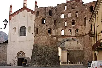 Porta Savoia und die Kathedrale San Giusto