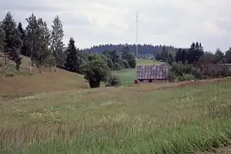 Der Suur Munamägi, links neben der Sendeanlage ist die Aussichtswarte auf dem Gipfel zu erkennen