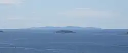 Gogland (im Hintergrund) von Kotka in Finnland aus gesehen.