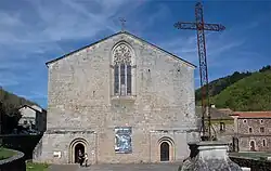 Westfassade der Kirche