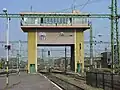 Reiterstellwerk über den Bahnsteigen vor dem Abriss