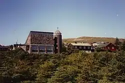 Blick vom Tórshavner Stadtpark zur katholischen Kirche
