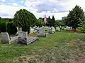 Friedhof mit Blick auf die Kirche