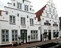 Die Stufengiebelhäuser von 1666 in der Neustraße zeigen niederländischen Einfluss.