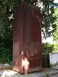 Gekantete Stele