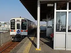 Zug im Bahnhof Otai