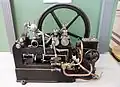 Viertakt-Stationärmotor von 1887, gebaut von der Firma Märky, Bromovsky und Schulz. Im Aufbau sehr ähnlich dem Motor des zweiten Marcus-Wagens, Technisches Museum Wien
